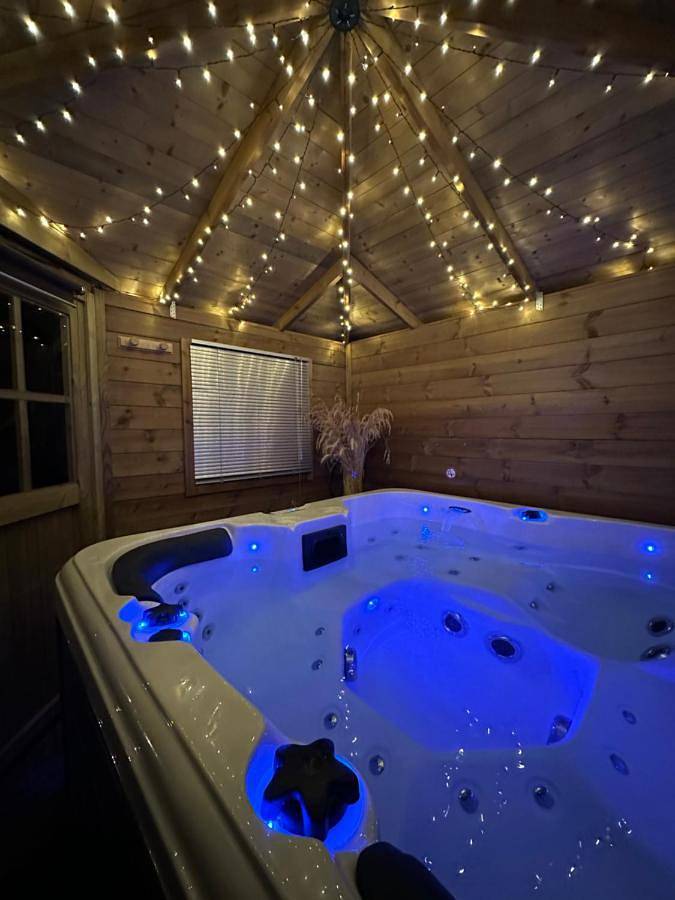 Gîte pour 2 personnes, avec Jacuzzi et Terrasse ainsi que Jardin et Vue dans Blaringhem