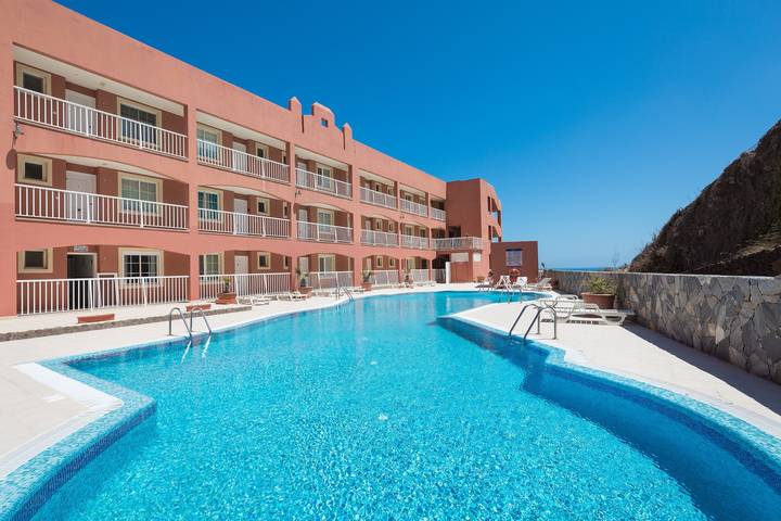 Apartamento inteiro, Férias 'Home Sweet Home with Ocean View' com vista para o mar, piscina partilhada e acesso Wi-Fi in Playa de la Barca, Pájara
