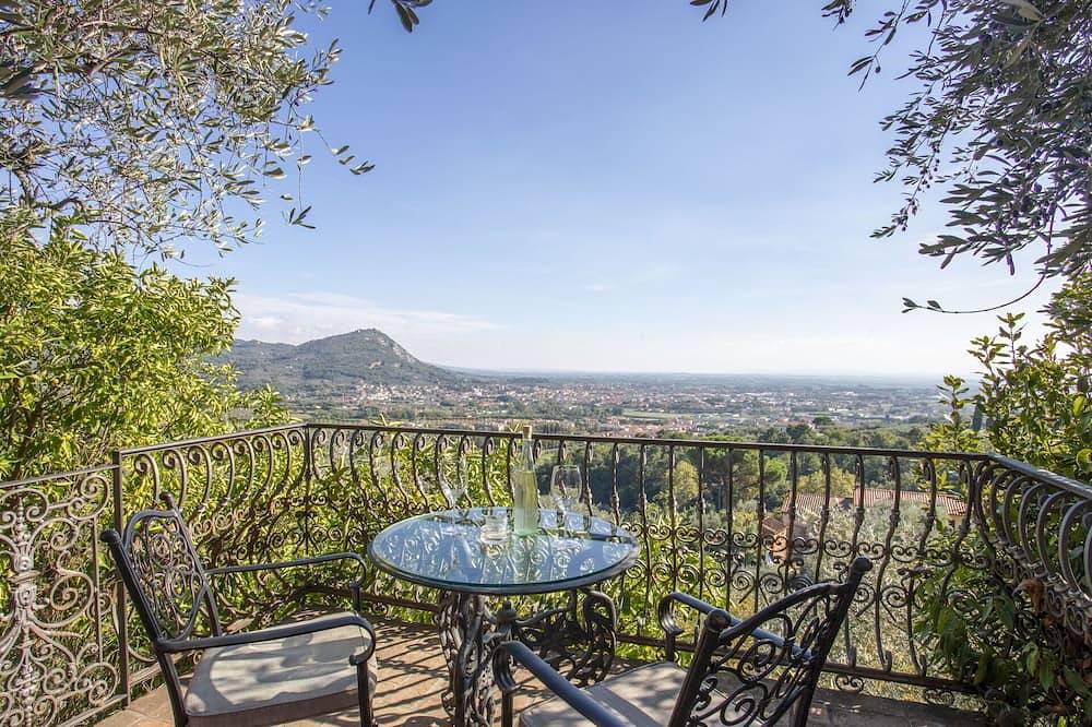 Alleinstehendes Ferienhaus mit privatem Pool, Whirlpool,  W-Lan, Klimaanlage, Tv, Innenhof in Pieve a Nievole, Pistoia Provinz
