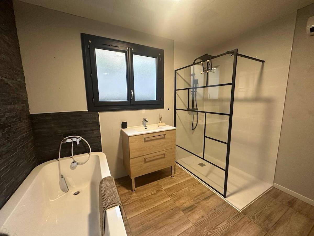 Appartement entier, Three-Bedroom Apartment in Chavanay, Parc Naturel Régional du Pilat