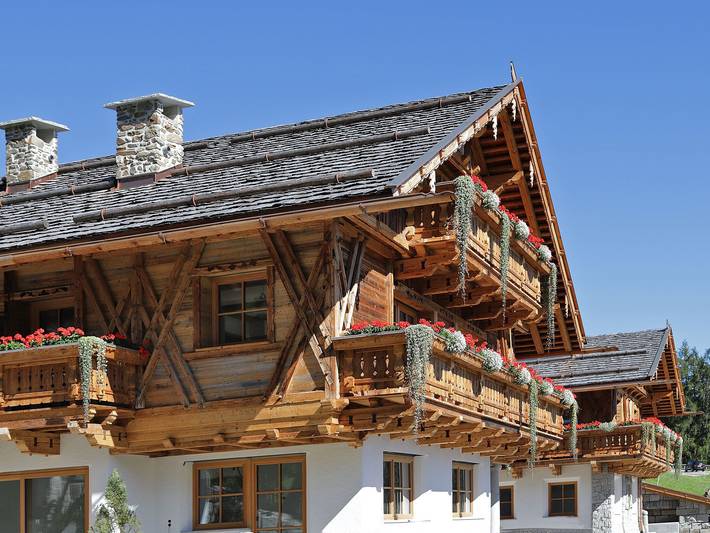 Apartament wakacyjny dla 4 osób, z Balkon i Jacuzzi oraz Ogród i Sauna w Kronplatz