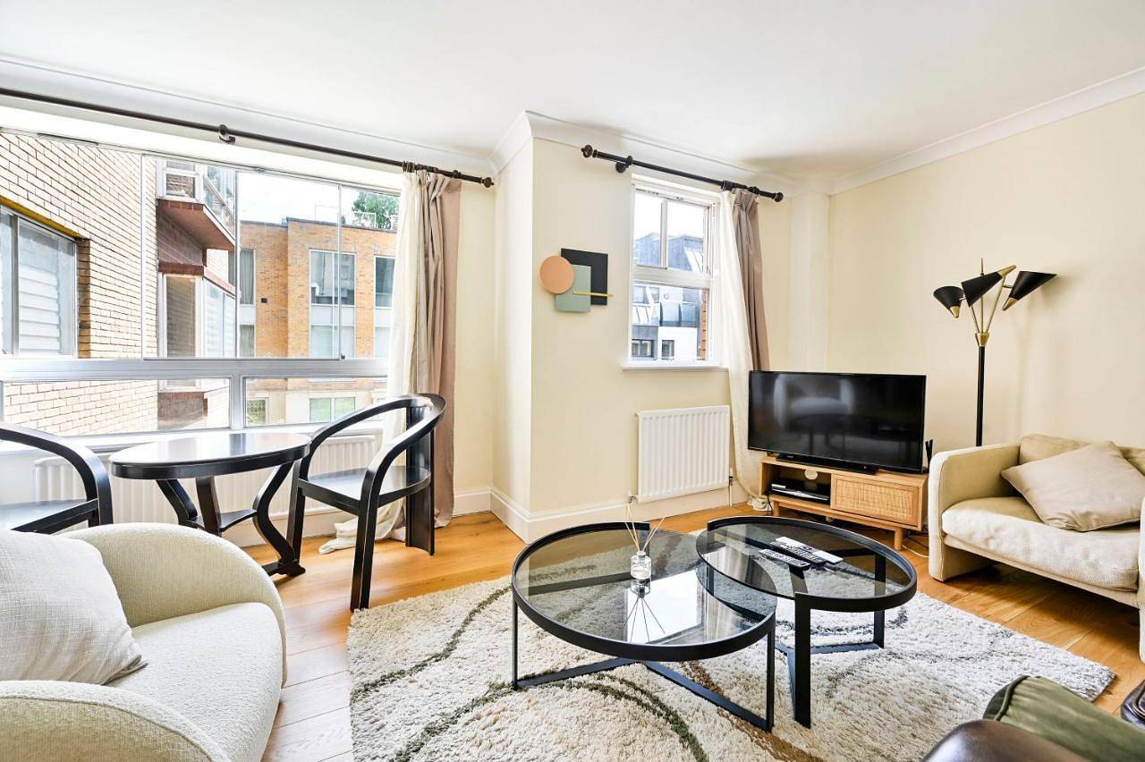 Three-Bedroom Villa in London, Südostengland