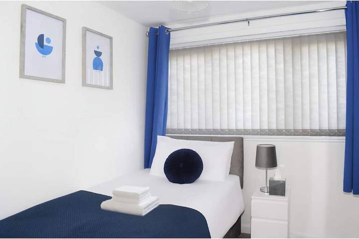 Stylish 3-Bed House in Wolverhampton | Long Stays Welcome | Near Hospital in Wolverhampton, Birmingham e dintorni