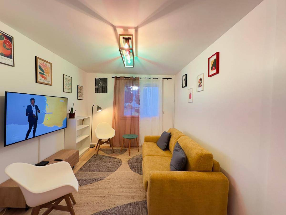 Appartement entier, One-Bedroom Apartment in Domont, Val-d'Oise
