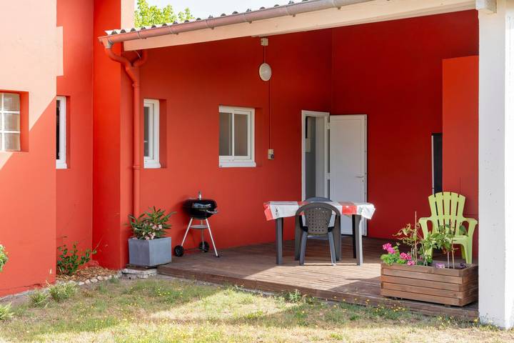 Estudio entero, La Dune - Domaine Des Landes: piscina compartida, terraza privada cubierta y jardín compartido in Lesperon, Landes