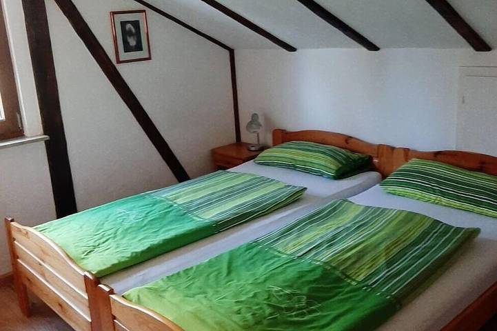 Ganze Wohnung, Zentral gelegene Ferienwohnung mit Garten in Neueck (Furtwangen), Gütenbach
