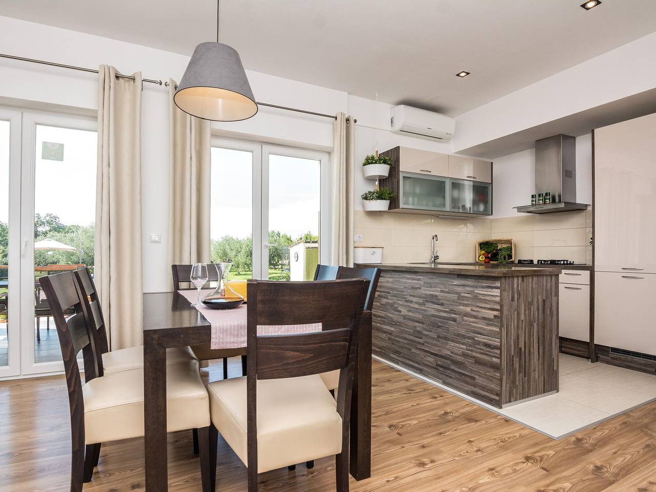 Villa in Policnik mit privatem Pool in Poličnik, Zadar