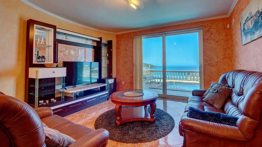 Ferienhaus für 8 Personen, mit Balkon und Garten sowie Pool in Montenegro - 4