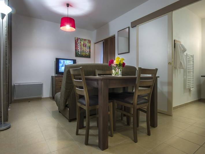Gîte pour 6 personnes, avec balcon/terrasse et piscine, adapté aux familles à Les Eyzies-de-Tayac-Sireuil - 4