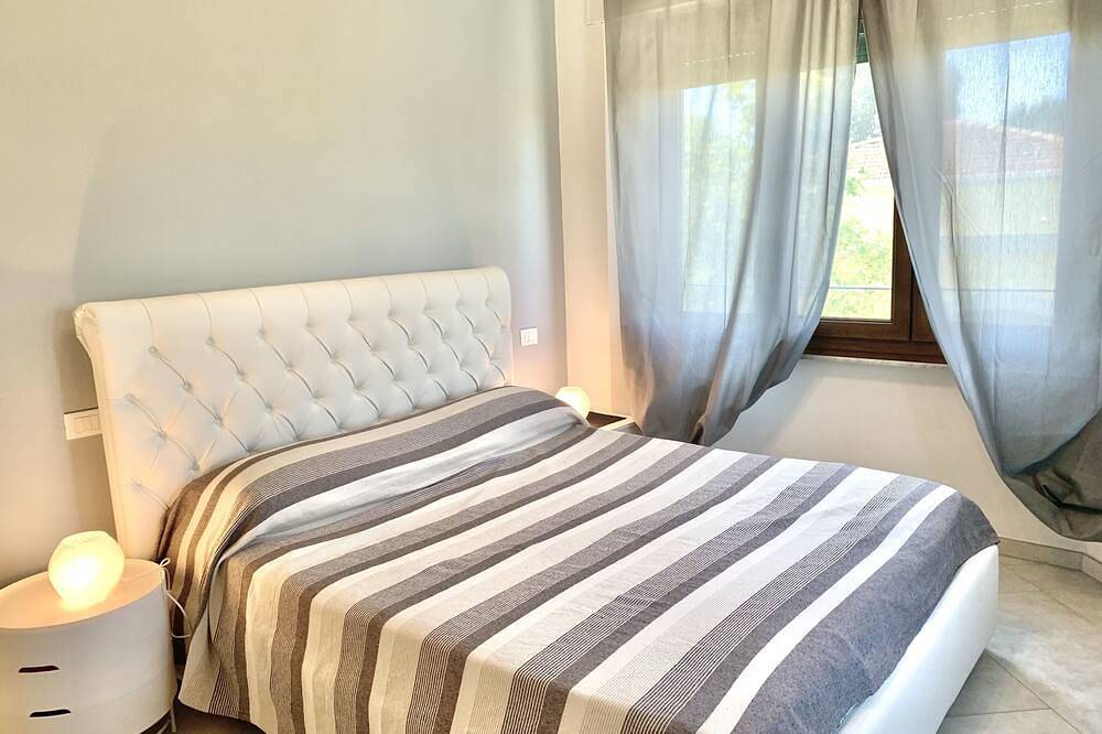 Villa Oase Schwimmbad und Park in Forte dei Marmi, Italienische Riviera