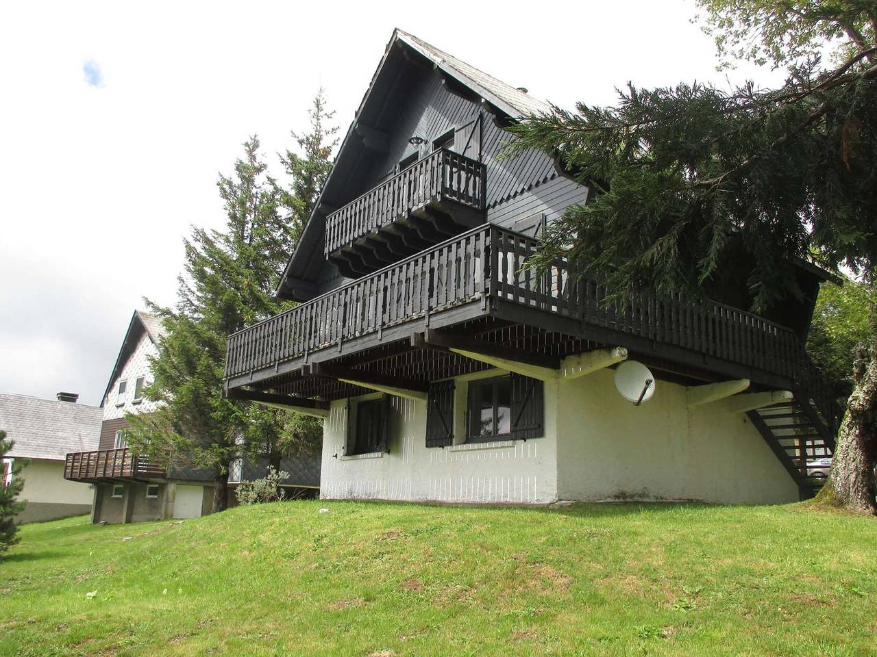 Chalet rénové pour 10 pers. avec Parking proche Super Besse in Super Besse, Besse-et-Saint-Anastaise