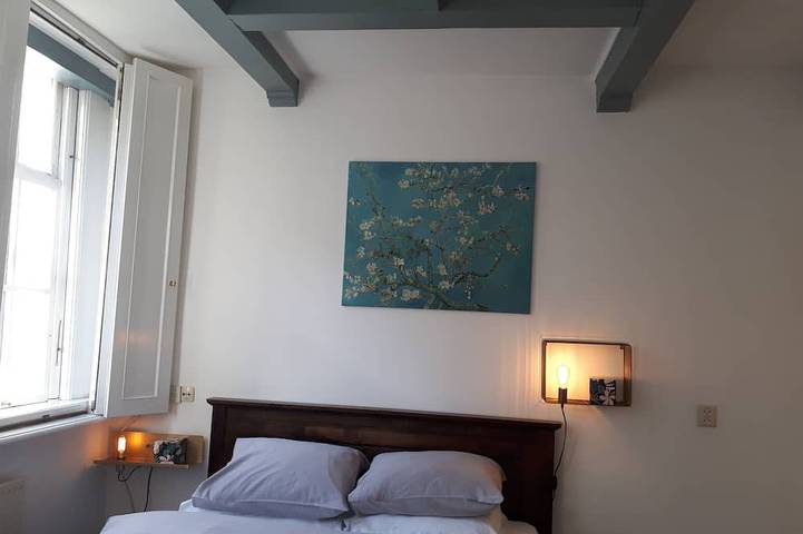 Ganze Wohnung, Kapitänshaus; 2 Schlafzimmer Wohnung, geräumig, sauber, zentral gelegen in Holländische Küste