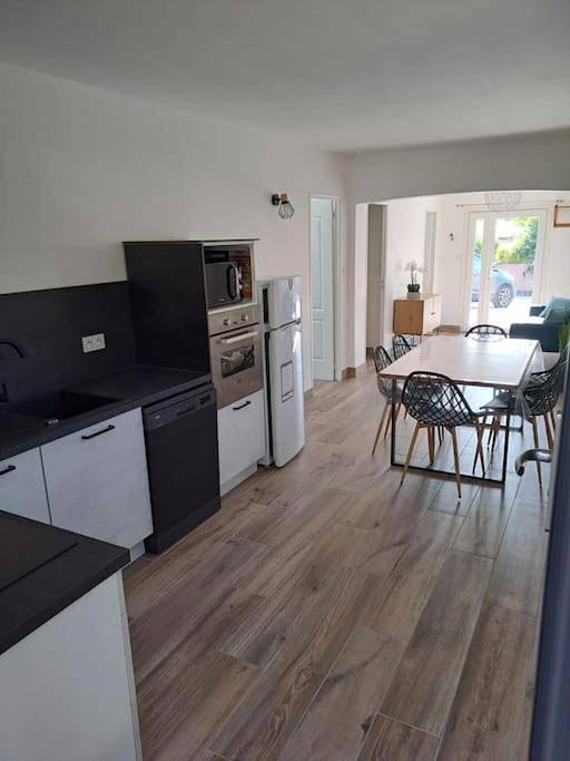 Location de vacances pour 5 personnes, avec jardin ainsi que piscine et vue dans Montlegun - 4