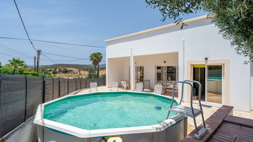 Ferienhaus für 6 Personen, mit Terrasse und Garten sowie Pool - 1