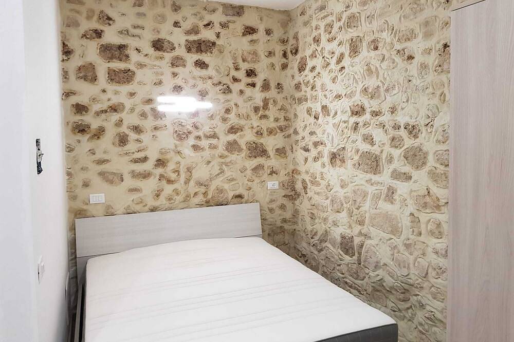 Apartamento entero, Newly renovated furnished studio apartment in the Center of funds Lt in Fondi, Provincia de Latina