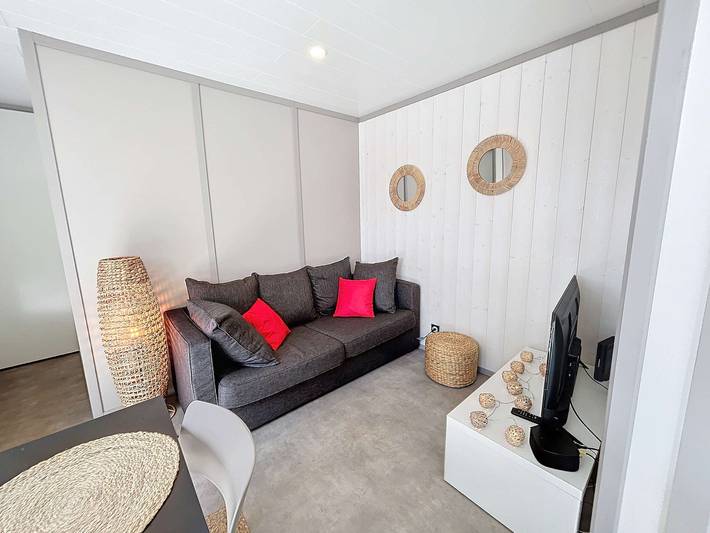 Chalet con piscina climatizada, terraza y Wifi en cerca de la playa in Jullouville, Côte de la Déroute
