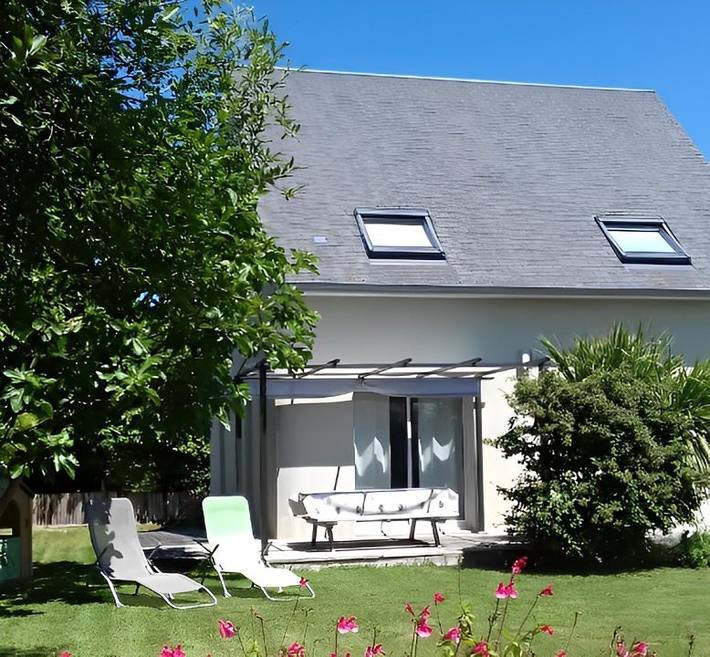 Gîte pour 6 personnes, avec terrasse et jardin