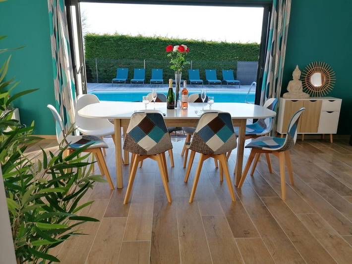 Location de vacances pour 8 personnes, avec jacuzzi ainsi que jardin et piscine à Tamniès - 2