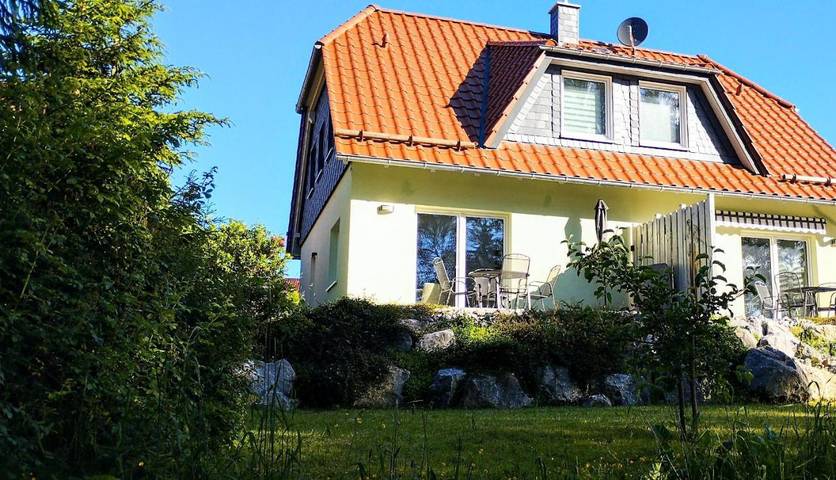 Ferienhaus für 4 Personen, mit Sauna und Garten sowie Ausblick in Tanne