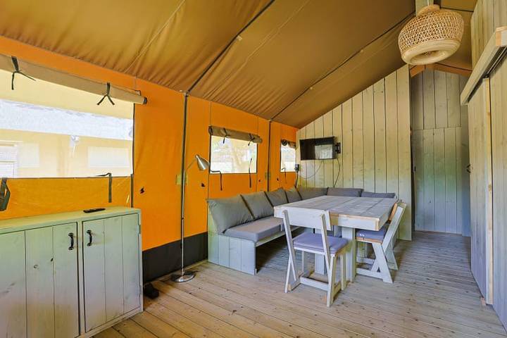 Tente pour 7 personnes, avec terrasse et balcon/terrasse en Dordogne - 4