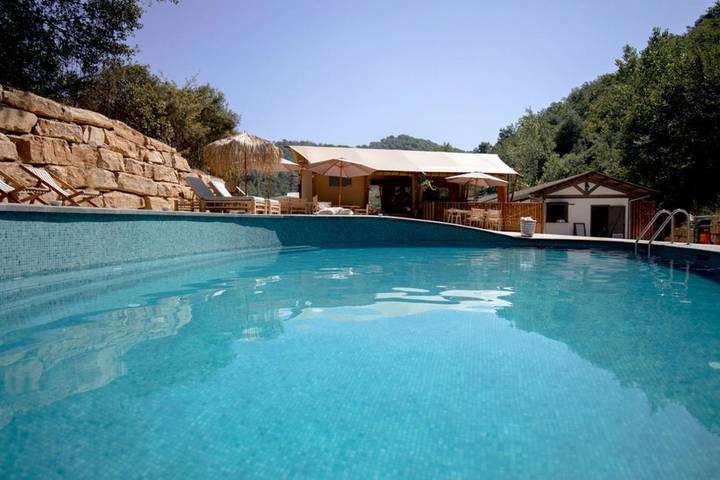 Albergue para 7 personas, con Terraza además de Jardín y Piscina en Bescanó - 3