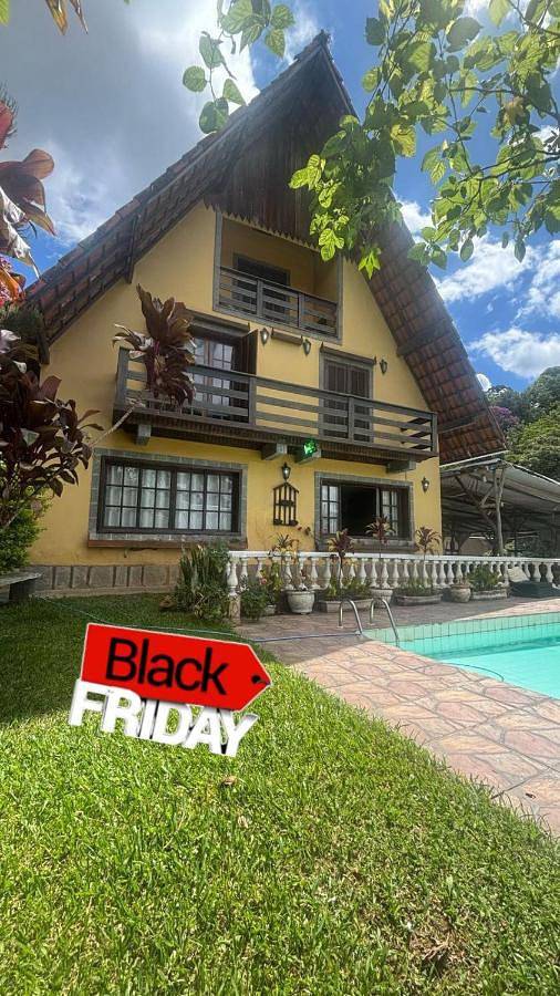 Casas e apartamentos de temporada para 11 pessoas, com vista e piscina e ainda jardim, com animais de estimação em Teresópolis