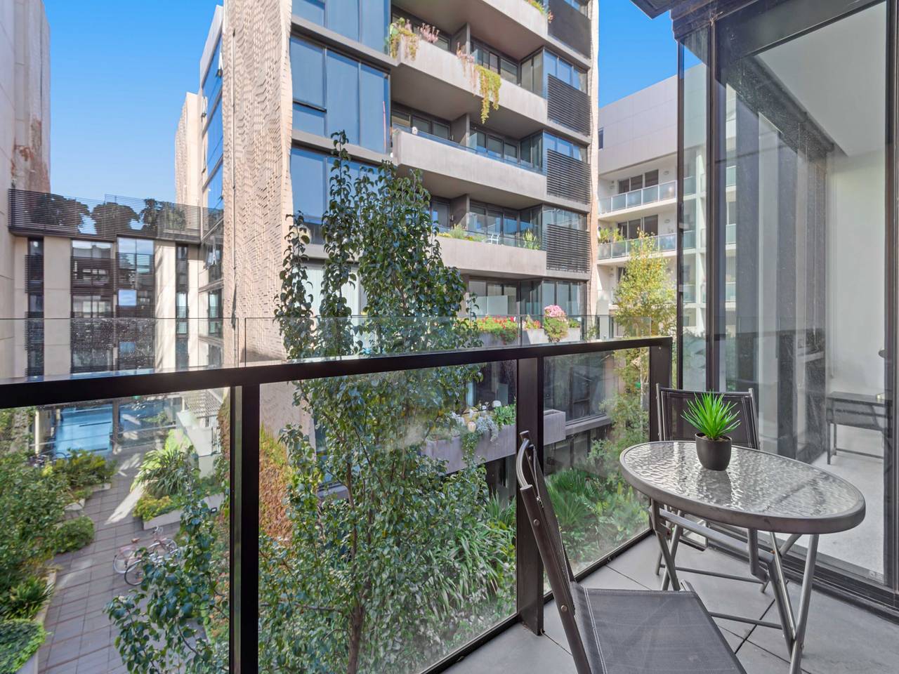 Entire apartment, Charming 1-Bed Apartment with a Balcony in Collingwood (Melbourne), Melbourne