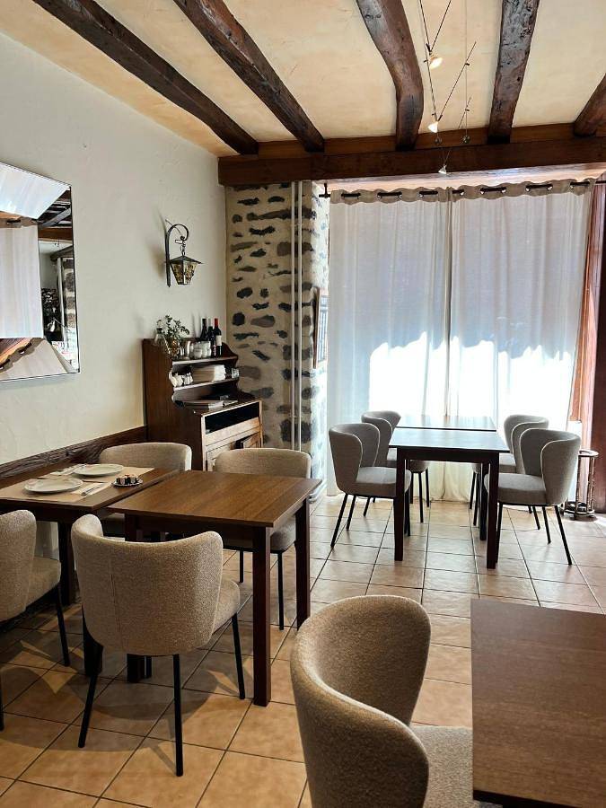 Hôtel pour 2 personnes, avec terrasse, animaux acceptés à Salers (Cantal) - 3