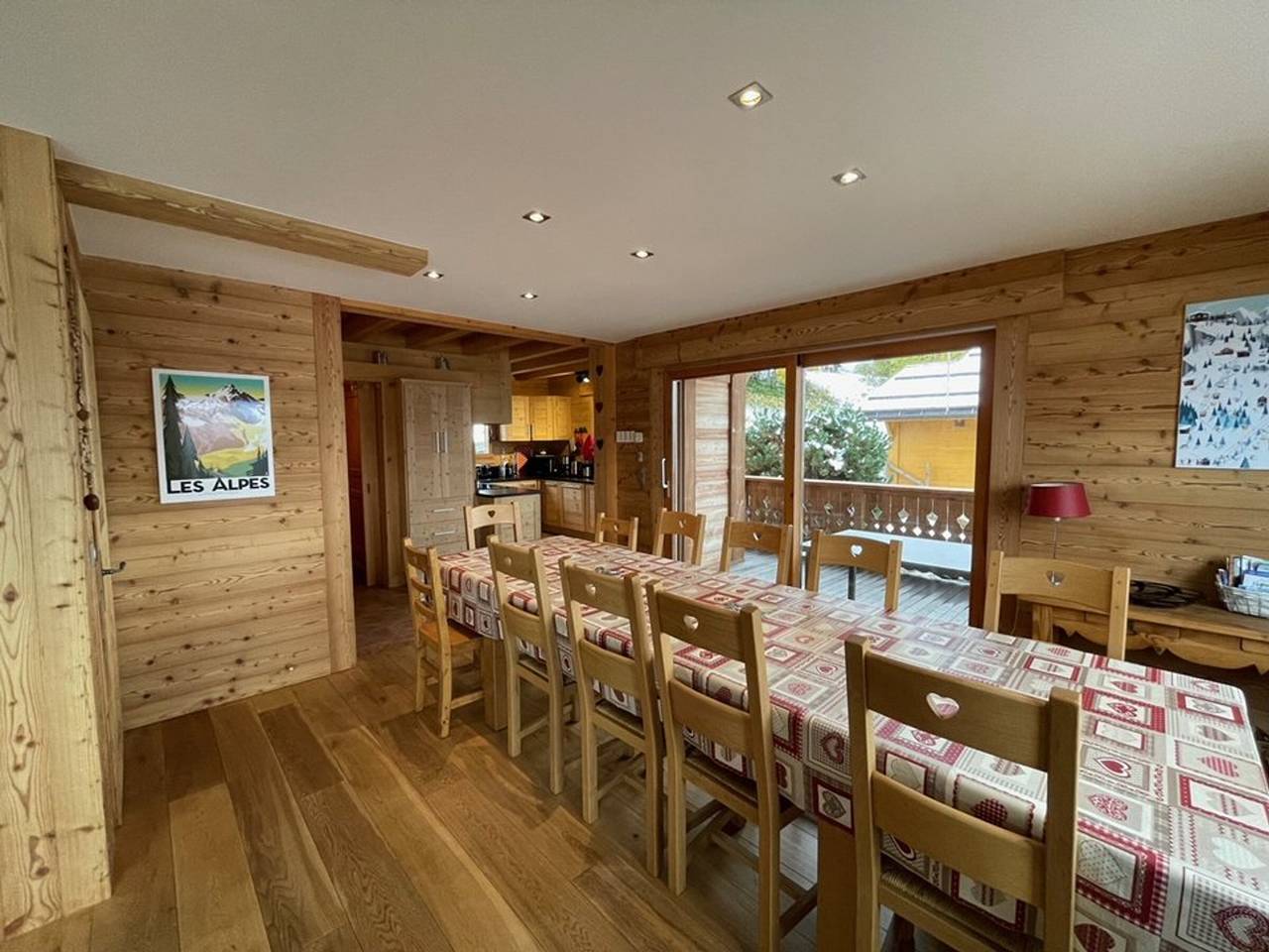 Comfortable chalet for 12 with Wifi and parking, near slopes in Crest-Voland, Albertville region