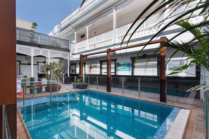 Ganzes Studio, Urlaubsstudio 'Paula- 23' mit Bergblick, Gemeinschaftspool und Wi-Fi in Arinaga, Agüimes