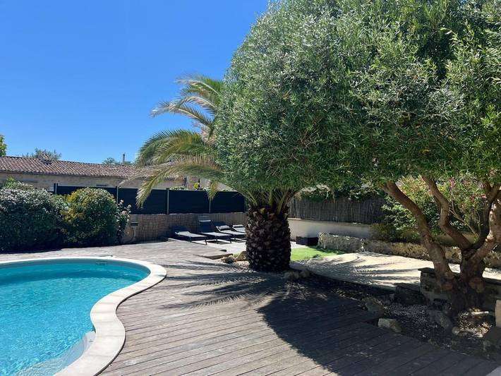 Location de vacances pour 6 personnes, avec Terrasse ainsi que Jardin et Piscine à Artigues-près-Bordeaux