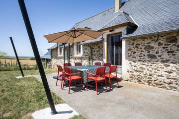 Gîte pour 8 Personnes dans Almont-les-Junies, Aveyron, Photo 1
