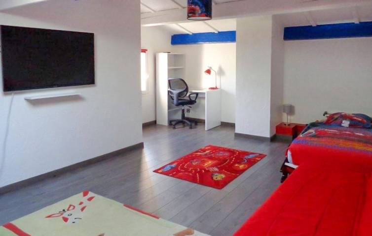 La Gaude Apartment: Pool, Terrace, WiFi, Parking, Close to City Center in La Gaude, Mediterranean Coast (France)