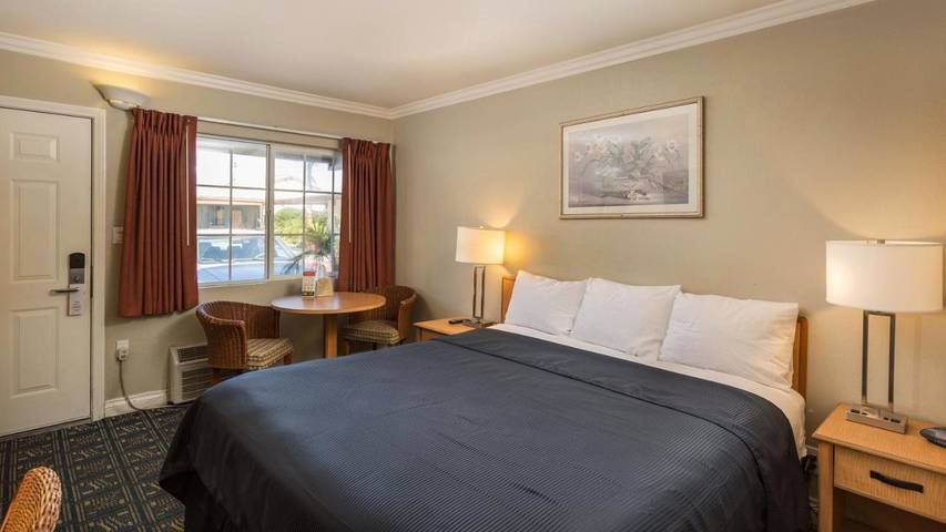 Hotel for 4 people, with pool - 1