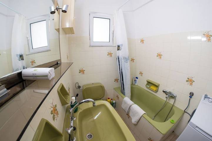 Gîte pour 2 personnes, avec balcon et jardin dans Saronida - 4