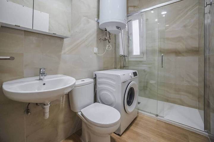 Entire apartment, Downtown Apartment with Courtyard, 40, Ground Floor in Algeciras, Costa de la Luz