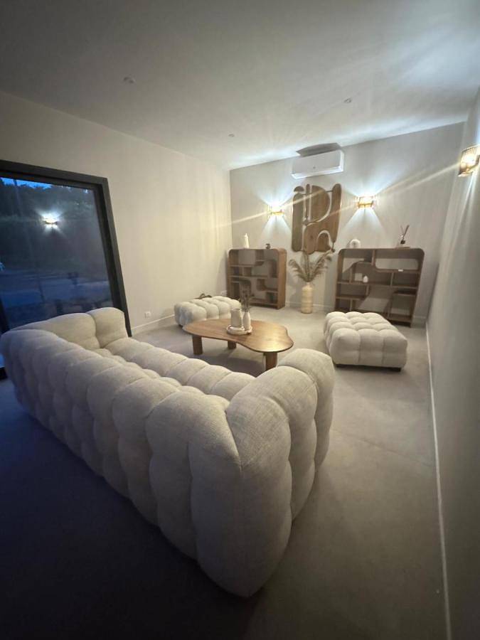 Gîte pour 8 personnes, avec jardin ainsi que terrasse et piscine, animaux acceptés dans Golf Club De L Hirondelle