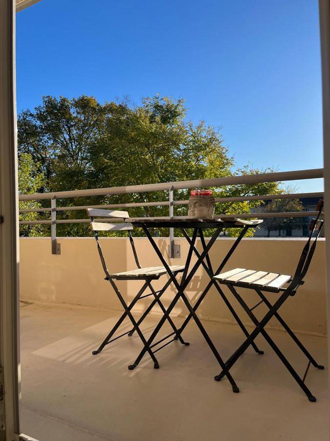 Gîte pour 4 personnes, avec balcon et piscine à Roques - 2