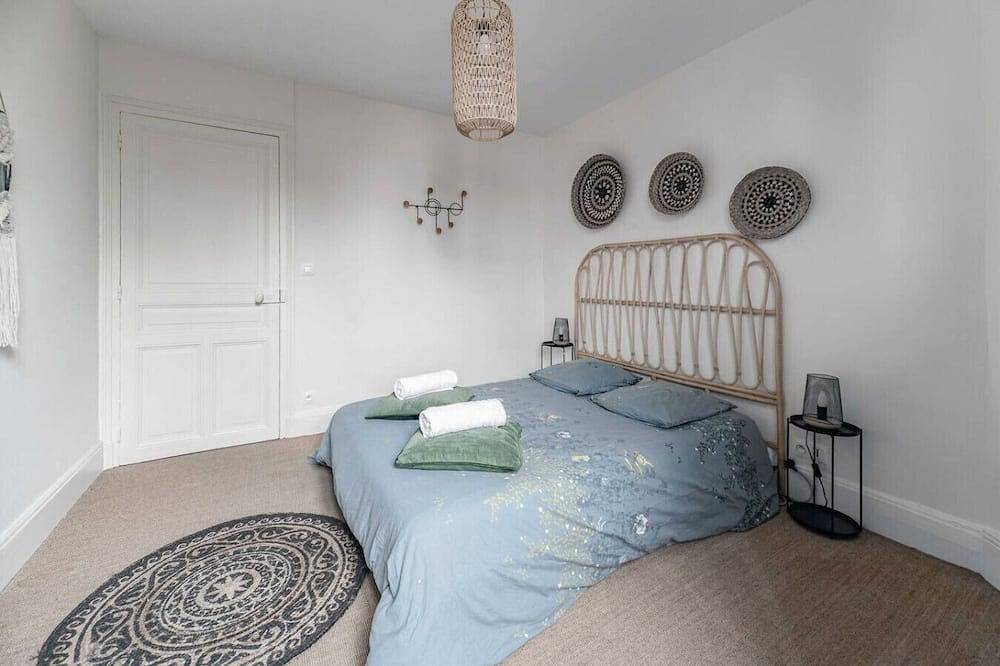 Apartamento entero, Large Bohemian T3 80m2 with Private Parking in Vichy, Región de Vichy