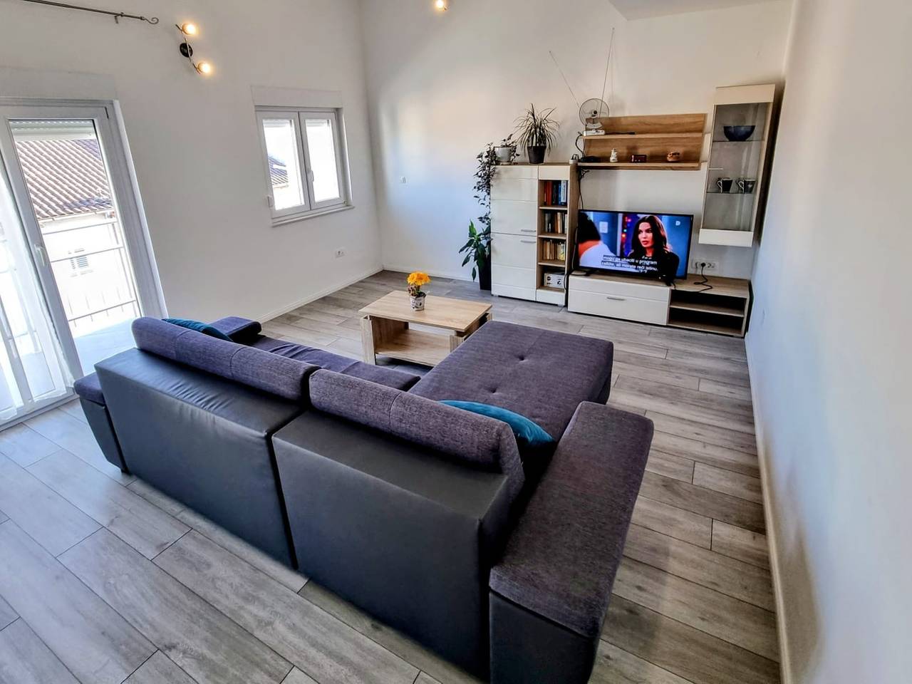 Ganze Wohnung, 2-Zimmer-Ferienwohnung mit Balkon und Meerblick Stobrec, Split -a in Stobrec, Split-Dalmatien