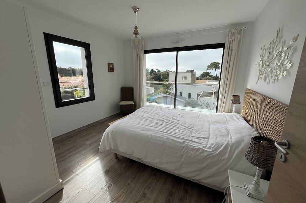 Maison moderne à 150m Océan plages avec piscine chauffée et wifi in Saint-Palais-sur-Mer, Côte de Beauté