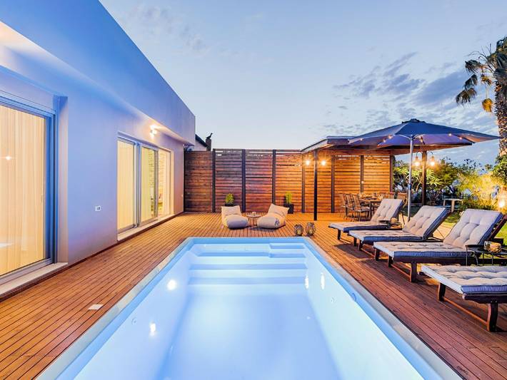 Beach house for 8 people, with garden and pool as well as balcony in Rhodes