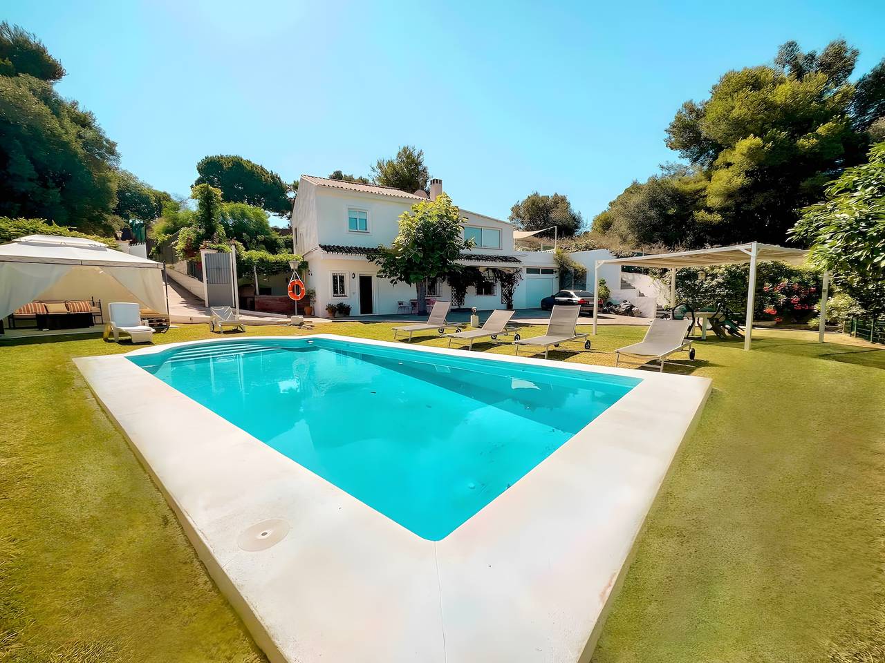 Villa 'Cerca De Puerto Banús' com piscina privada, Wi-Fi e ar condicionado in Marbella West, Marbella