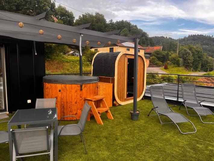 Maison d’hôte pour 4 personnes, avec Balcon et Jacuzzi ainsi que Terrasse et Sauna