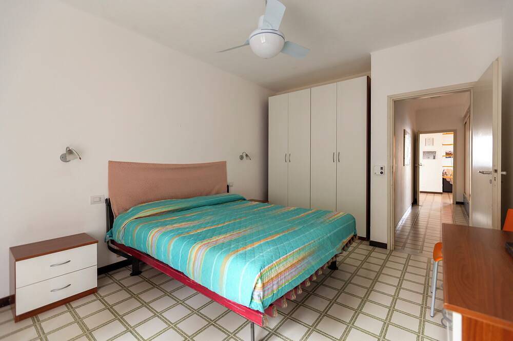 Geheel appartement, Vierkamerappartement in de wijk Capo D'Arco met directe toegang tot de zee in Capo d'Arco, Elba