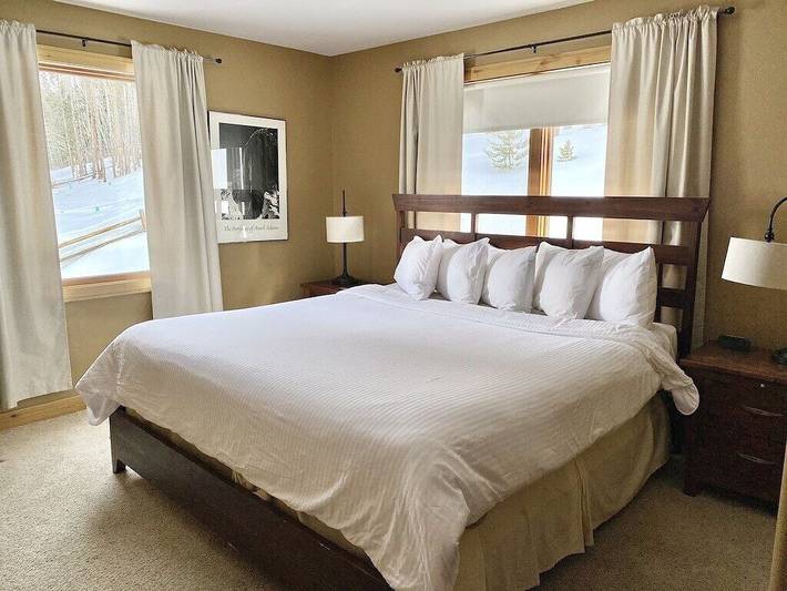 Vacation rental for 16 people, with hot tub and yard, with pets in Summit County