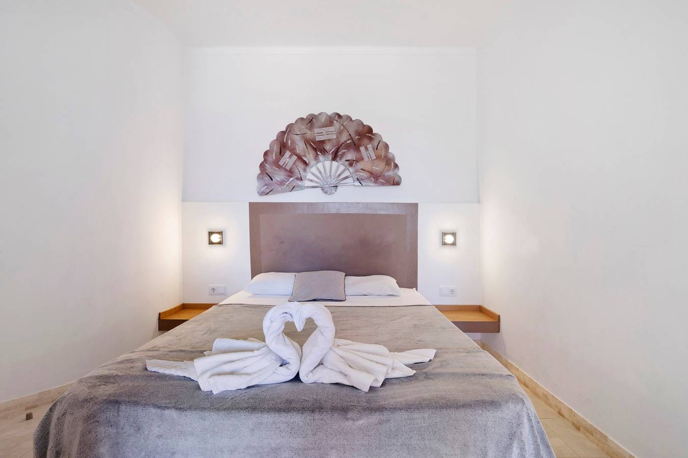 Kamer 'South Side Guesthouse - Quarto W' met gedeeld zwembad, wifi en airco, foto 10