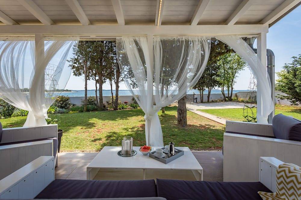 Schönes Haus 20 Meter vom Meer entfernt, kostenloses WLAN in Peroj, Südküste Istrien