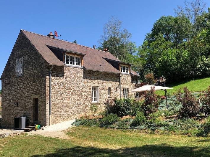 Geräumige Ferienhäuser mit privatem Pool und Haustieren erlaubt in Pont-et-Massène, Montbard und Umgebung