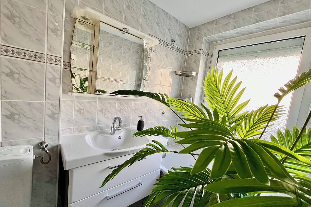 Ganze Wohnung, Zentrumnahes und stylisches Apartment in Halle. in Halle, Saale-Unstrut